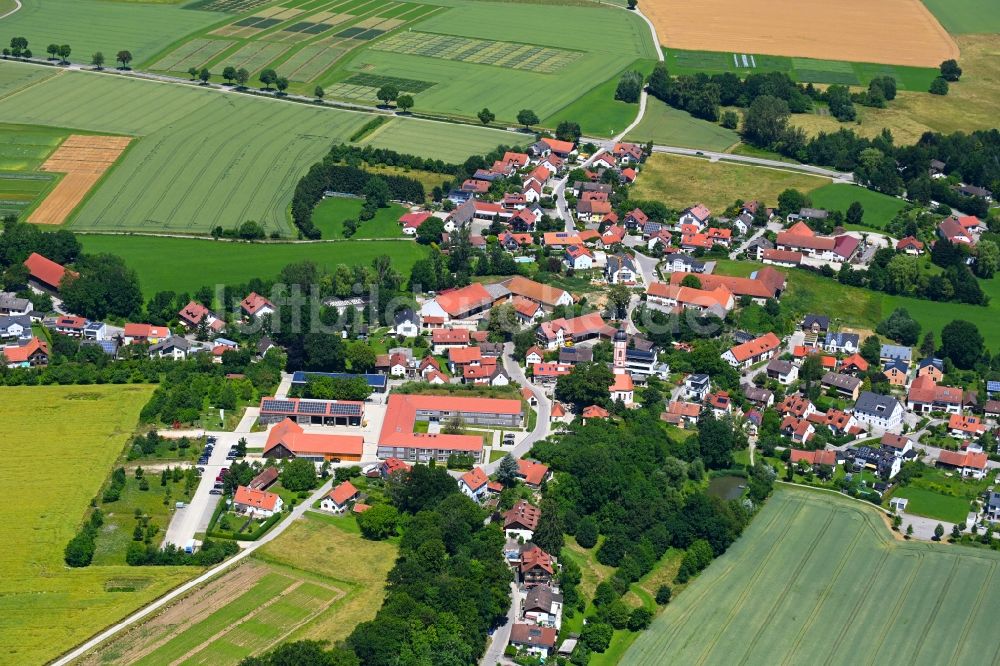 Luftbild Puch - Ortsansicht am Rande von landwirtschaftlichen Feldern in Puch im Bundesland Bayern, Deutschland