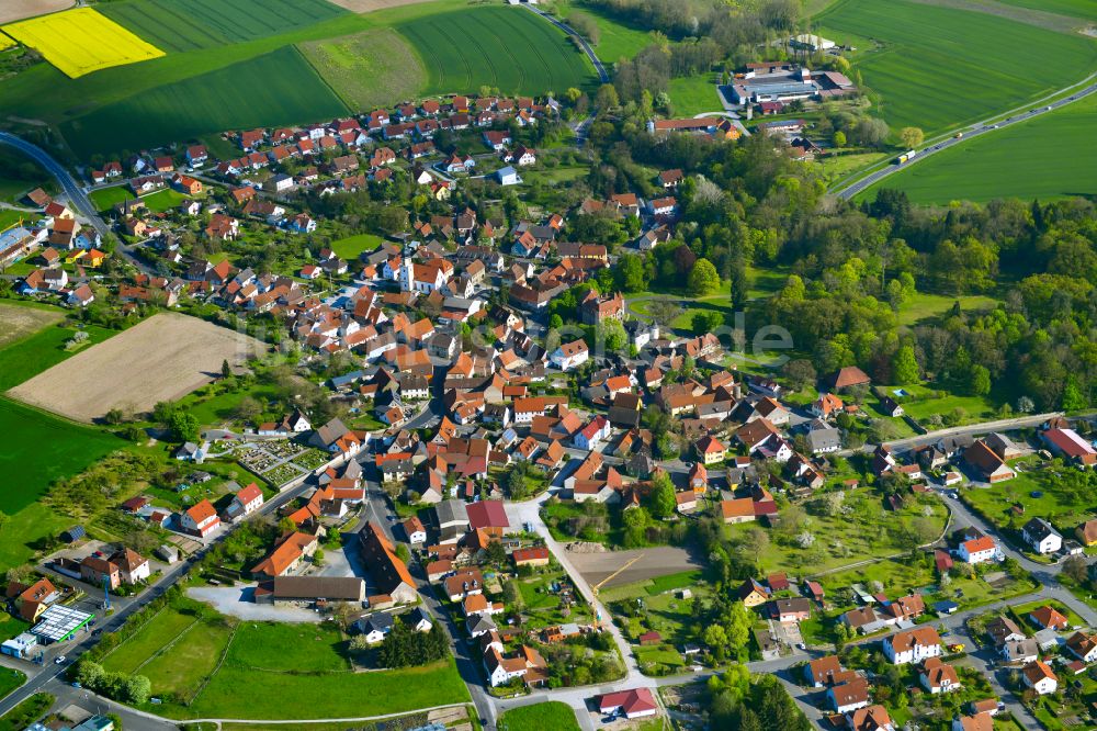 Rüdenhausen aus der Vogelperspektive: Ortsansicht am Rande von landwirtschaftlichen Feldern in Rüdenhausen im Bundesland Bayern, Deutschland