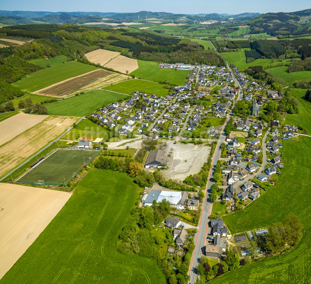 Luftbild Reiste - Ortsansicht am Rande von landwirtschaftlichen Feldern in Reiste im Bundesland Nordrhein-Westfalen, Deutschland