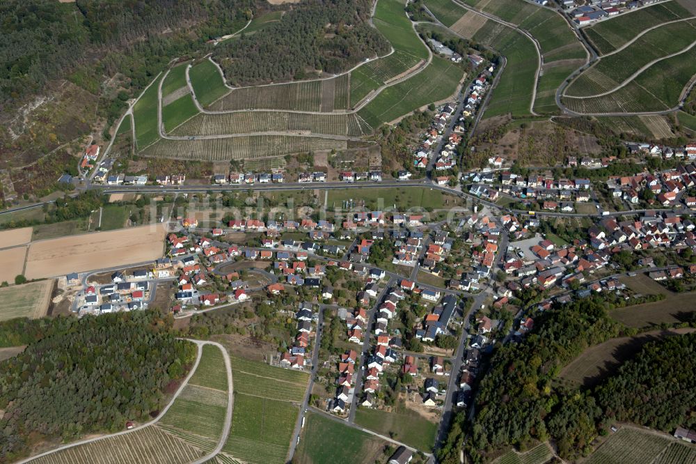 Retzstadt aus der Vogelperspektive: Ortsansicht am Rande von landwirtschaftlichen Feldern in Retzstadt im Bundesland Bayern, Deutschland