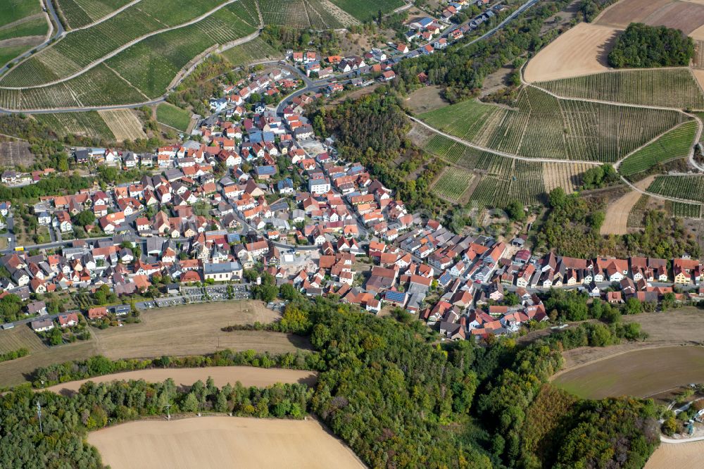 Luftbild Retzstadt - Ortsansicht am Rande von landwirtschaftlichen Feldern in Retzstadt im Bundesland Bayern, Deutschland