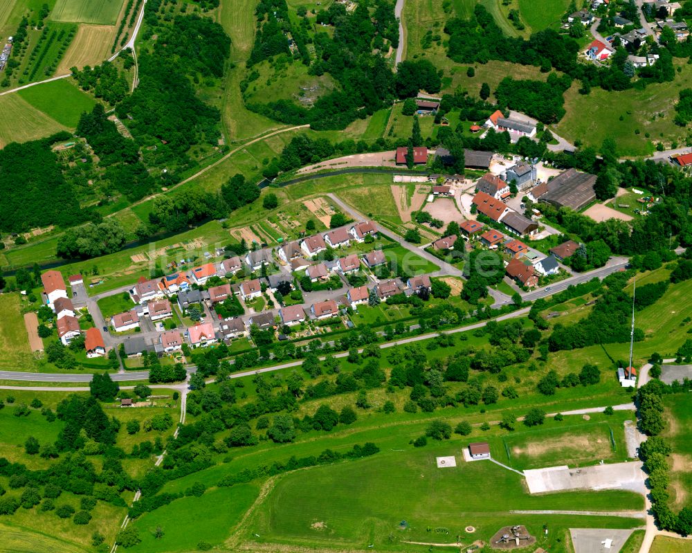 Luftaufnahme Reusten - Ortsansicht am Rande von landwirtschaftlichen Feldern in Reusten im Bundesland Baden-Württemberg, Deutschland