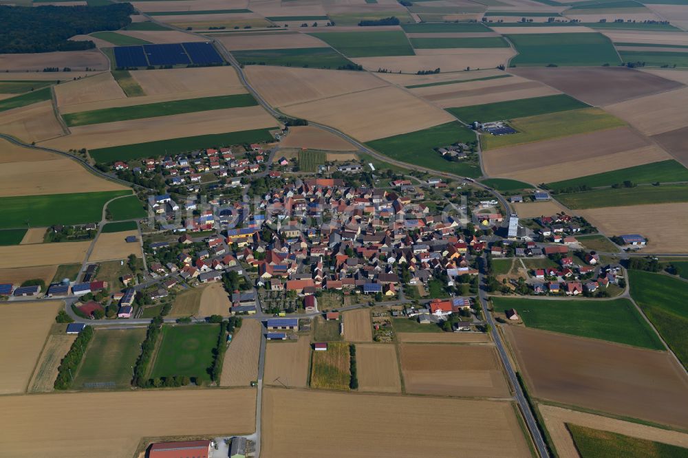 Riedenheim aus der Vogelperspektive: Ortsansicht am Rande von landwirtschaftlichen Feldern in Riedenheim im Bundesland Bayern, Deutschland