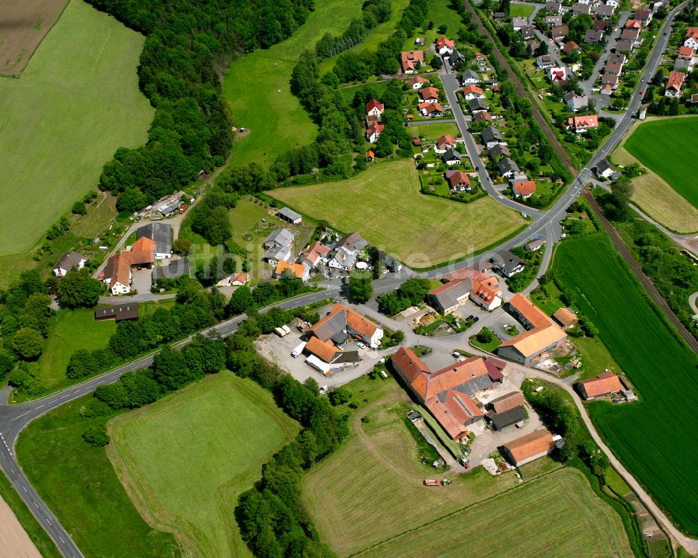 Luftaufnahme Rimlos - Ortsansicht am Rande von landwirtschaftlichen Feldern in Rimlos im Bundesland Hessen, Deutschland