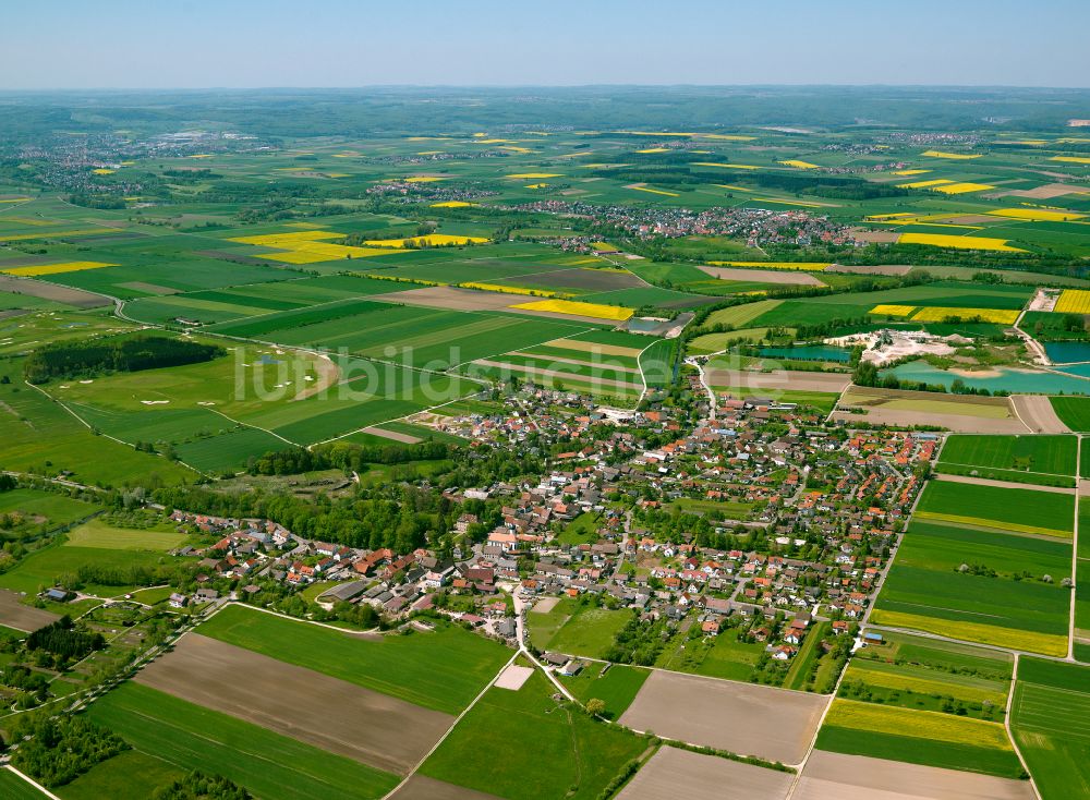 Luftbild Rißtissen - Ortsansicht am Rande von landwirtschaftlichen Feldern in Rißtissen im Bundesland Baden-Württemberg, Deutschland