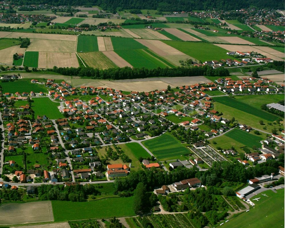 Luftaufnahme Ritzing - Ortsansicht am Rande von landwirtschaftlichen Feldern in Ritzing im Bundesland Bayern, Deutschland