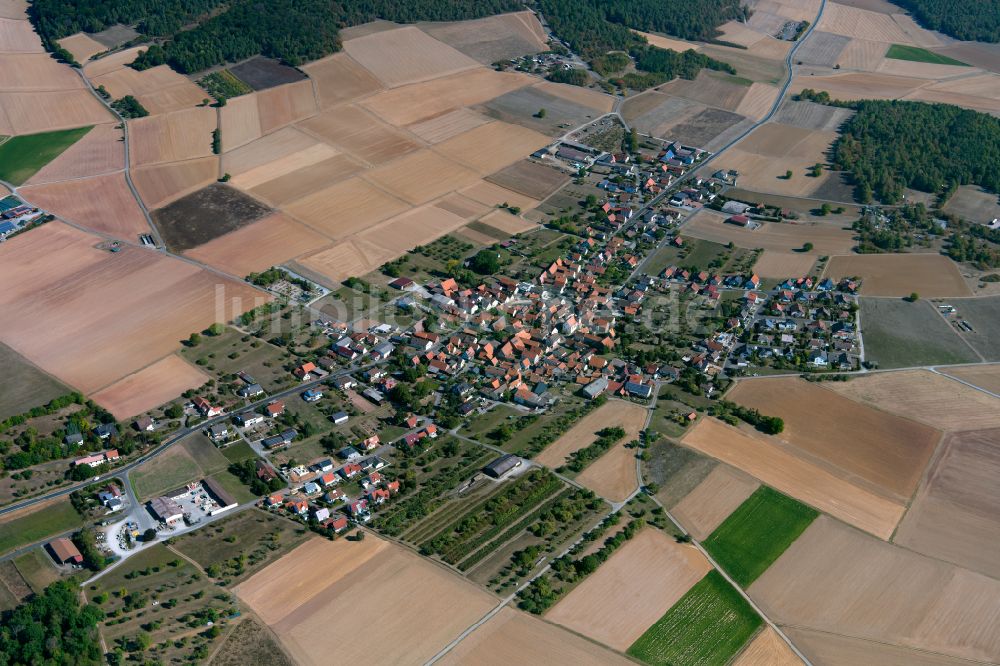 Luftbild Roden - Ortsansicht am Rande von landwirtschaftlichen Feldern in Roden im Bundesland Bayern, Deutschland