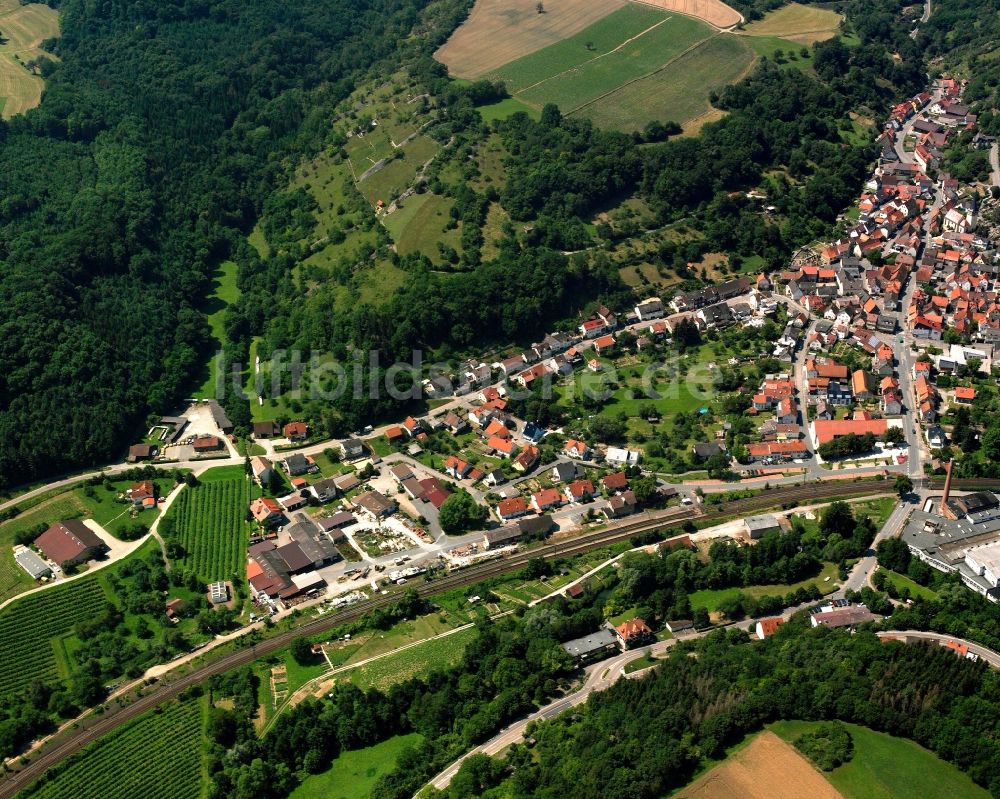 Roigheim aus der Vogelperspektive: Ortsansicht am Rande von landwirtschaftlichen Feldern in Roigheim im Bundesland Baden-Württemberg, Deutschland