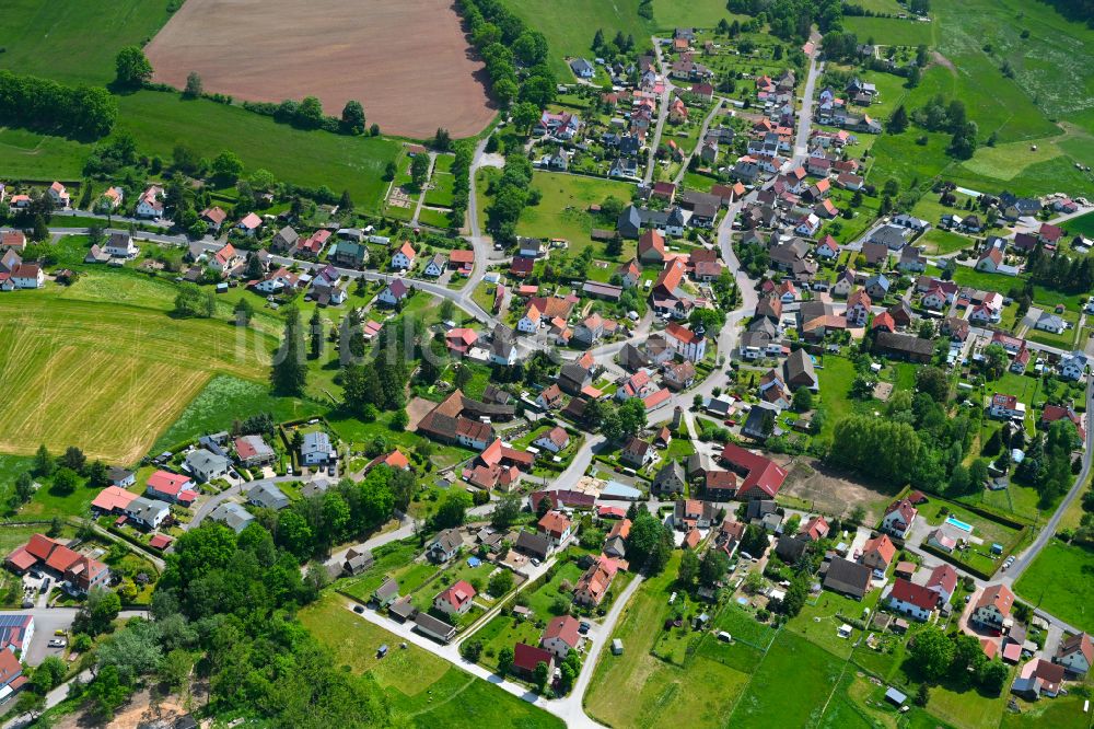 Rosa von oben - Ortsansicht am Rande von landwirtschaftlichen Feldern in Rosa im Bundesland Thüringen, Deutschland