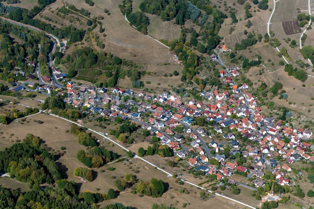 Luftaufnahme Ruppertshütten - Ortsansicht am Rande von landwirtschaftlichen Feldern in Ruppertshütten im Bundesland Bayern, Deutschland