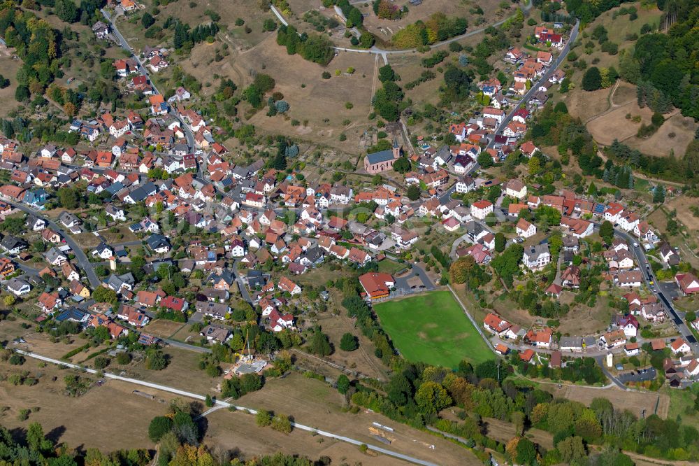 Ruppertshütten von oben - Ortsansicht am Rande von landwirtschaftlichen Feldern in Ruppertshütten im Bundesland Bayern, Deutschland