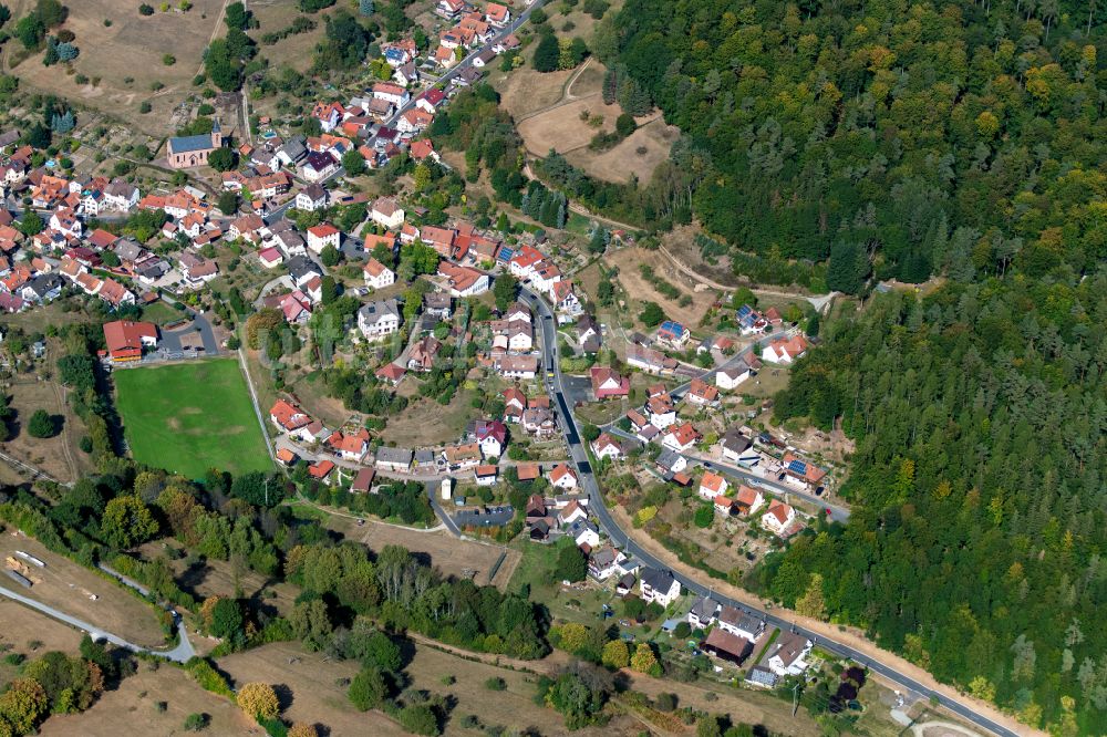 Ruppertshütten aus der Vogelperspektive: Ortsansicht am Rande von landwirtschaftlichen Feldern in Ruppertshütten im Bundesland Bayern, Deutschland