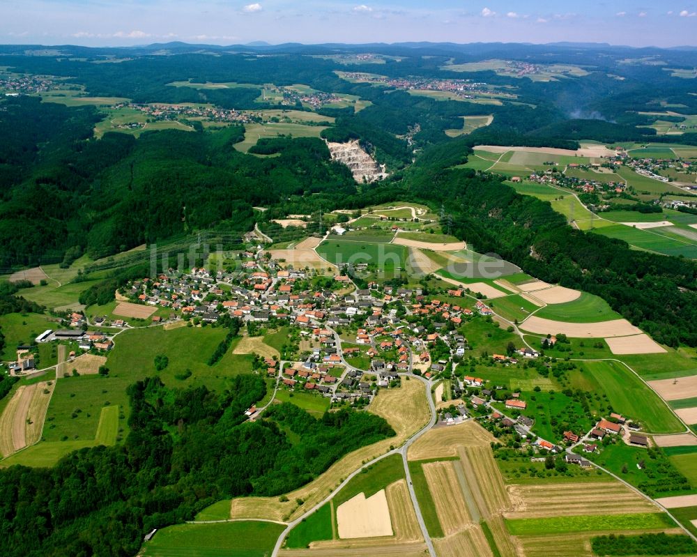 Luftaufnahme Schachen - Ortsansicht am Rande von landwirtschaftlichen Feldern in Schachen im Bundesland Baden-Württemberg, Deutschland