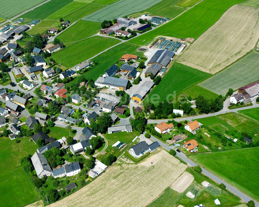 Schauenstein von oben - Ortsansicht am Rande von landwirtschaftlichen Feldern in Schauenstein im Bundesland Bayern, Deutschland