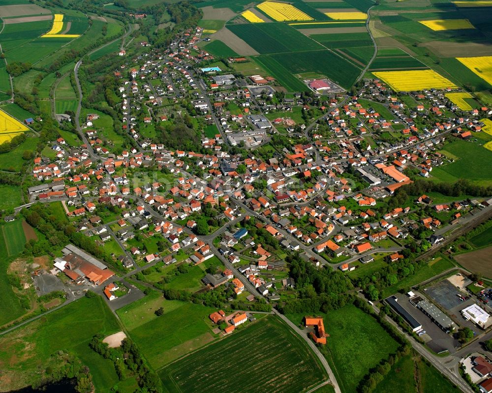 Schenklengsfeld von oben - Ortsansicht am Rande von landwirtschaftlichen Feldern in Schenklengsfeld im Bundesland Hessen, Deutschland