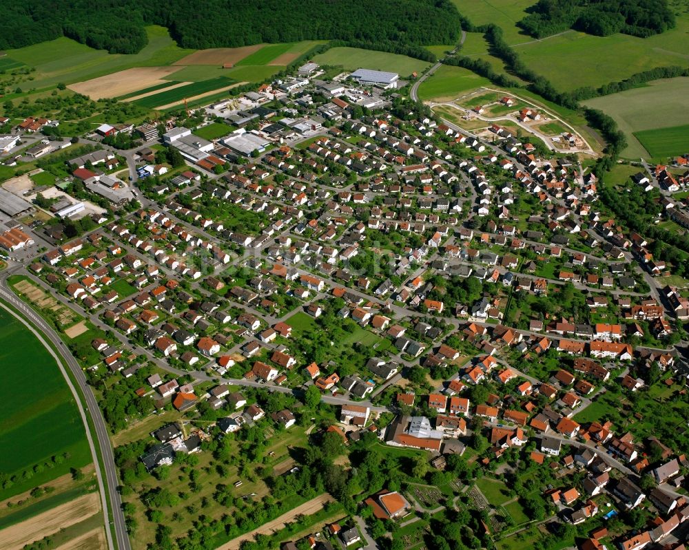 Luftbild Schlierbach - Ortsansicht am Rande von landwirtschaftlichen Feldern in Schlierbach im Bundesland Baden-Württemberg, Deutschland