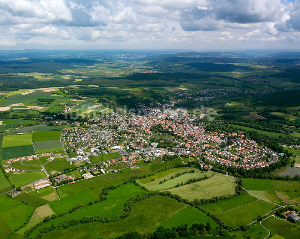 Luftaufnahme Schlitz - Ortsansicht am Rande von landwirtschaftlichen Feldern in Schlitz im Bundesland Hessen, Deutschland