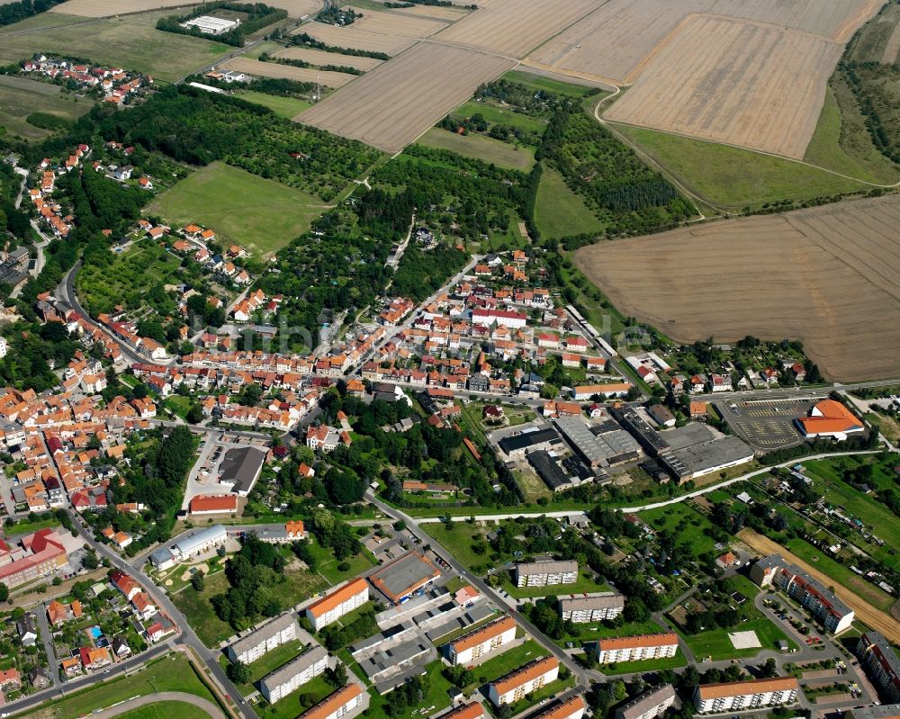 Schlotheim von oben - Ortsansicht am Rande von landwirtschaftlichen Feldern in Schlotheim im Bundesland Thüringen, Deutschland