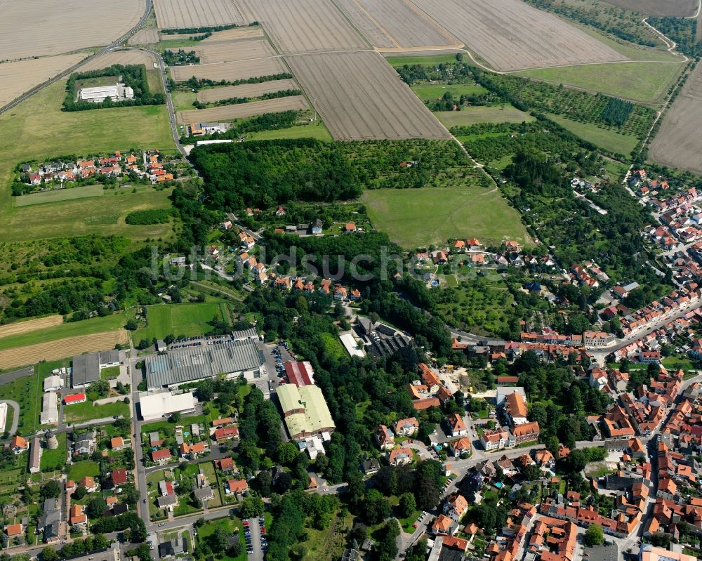 Schlotheim aus der Vogelperspektive: Ortsansicht am Rande von landwirtschaftlichen Feldern in Schlotheim im Bundesland Thüringen, Deutschland