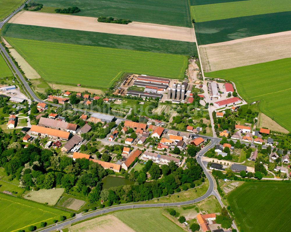 Luftbild Schmatzfeld - Ortsansicht am Rande von landwirtschaftlichen Feldern in Schmatzfeld im Bundesland Sachsen-Anhalt, Deutschland