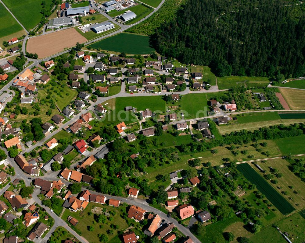 Schönbronn von oben - Ortsansicht am Rande von landwirtschaftlichen Feldern in Schönbronn im Bundesland Baden-Württemberg, Deutschland