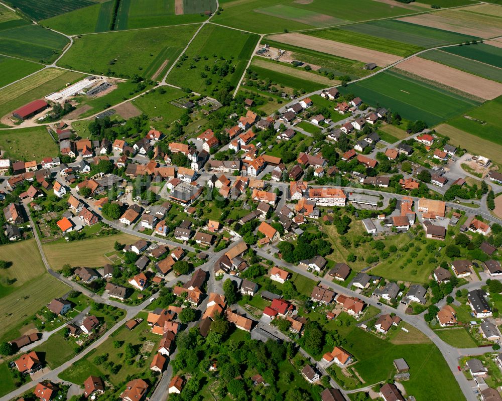 Schönbronn aus der Vogelperspektive: Ortsansicht am Rande von landwirtschaftlichen Feldern in Schönbronn im Bundesland Baden-Württemberg, Deutschland