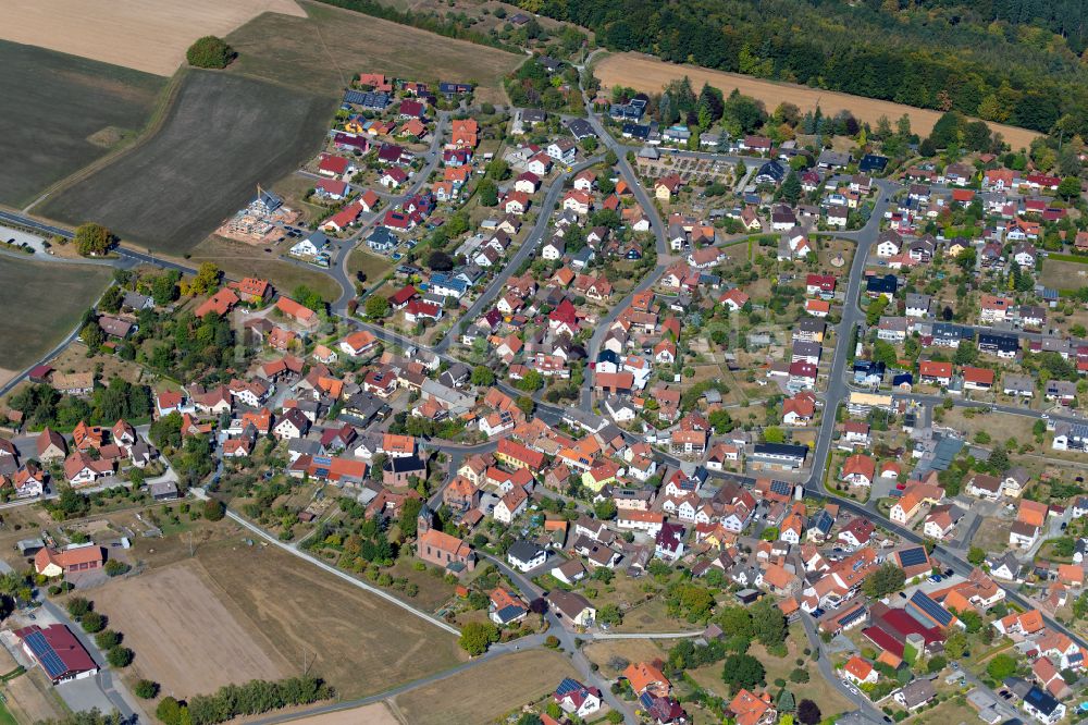 Schollbrunn von oben - Ortsansicht am Rande von landwirtschaftlichen Feldern in Schollbrunn im Bundesland Bayern, Deutschland