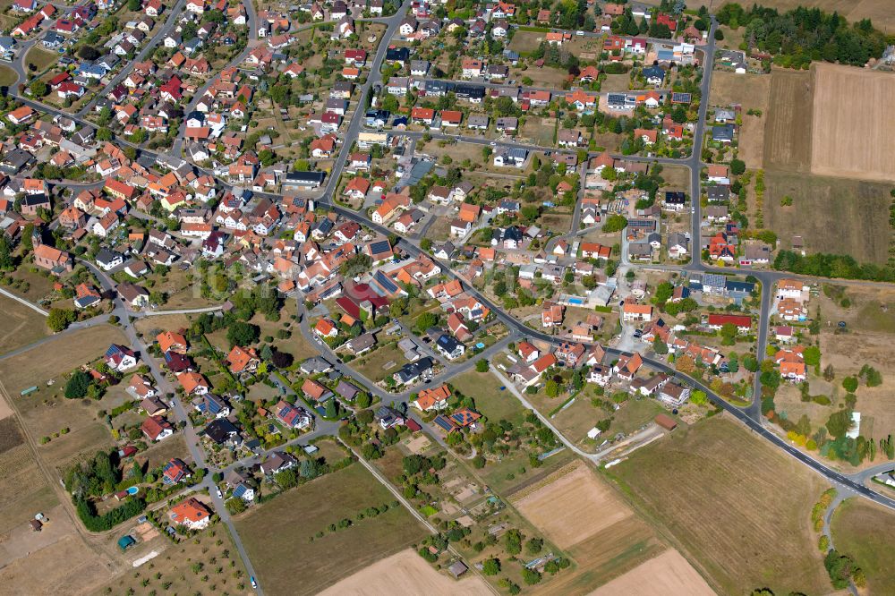 Schollbrunn aus der Vogelperspektive: Ortsansicht am Rande von landwirtschaftlichen Feldern in Schollbrunn im Bundesland Bayern, Deutschland