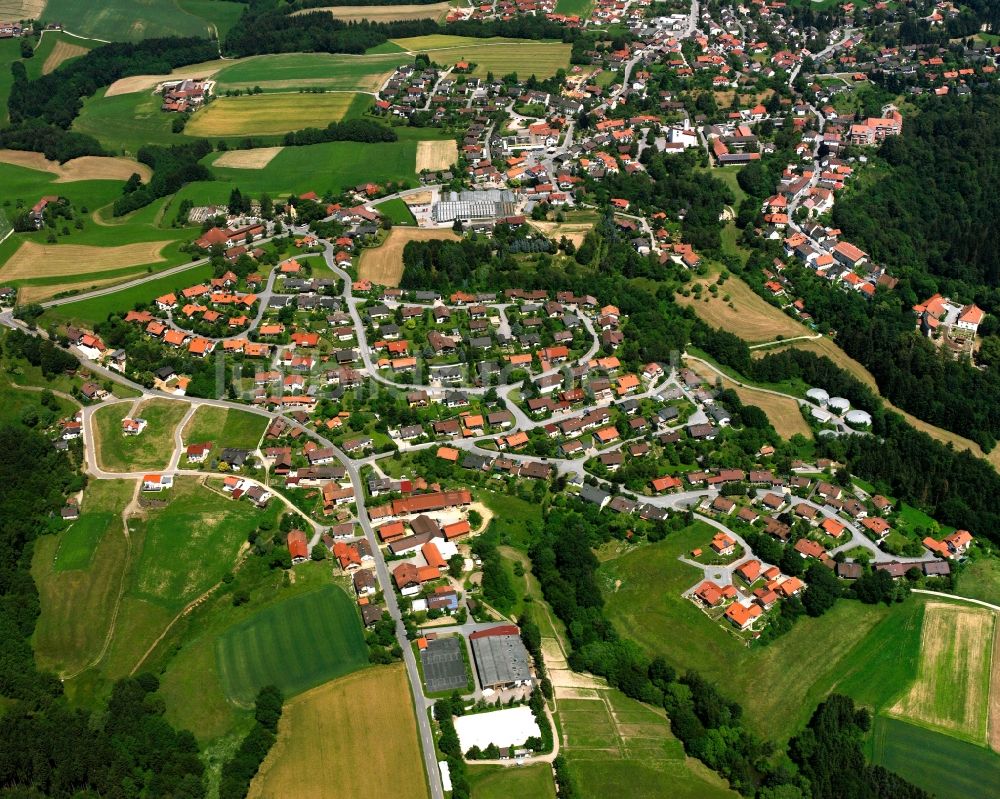 Schoppühl aus der Vogelperspektive: Ortsansicht am Rande von landwirtschaftlichen Feldern in Schoppühl im Bundesland Bayern, Deutschland