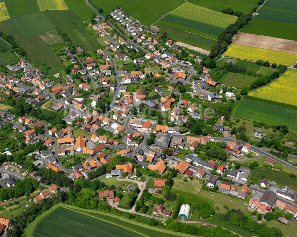 Luftbild Schwarz - Ortsansicht am Rande von landwirtschaftlichen Feldern in Schwarz im Bundesland Hessen, Deutschland