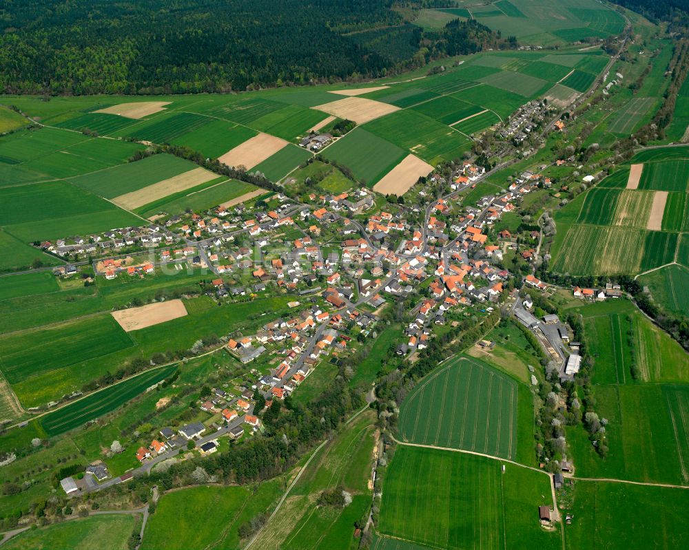 Schwarz von oben - Ortsansicht am Rande von landwirtschaftlichen Feldern in Schwarz im Bundesland Hessen, Deutschland