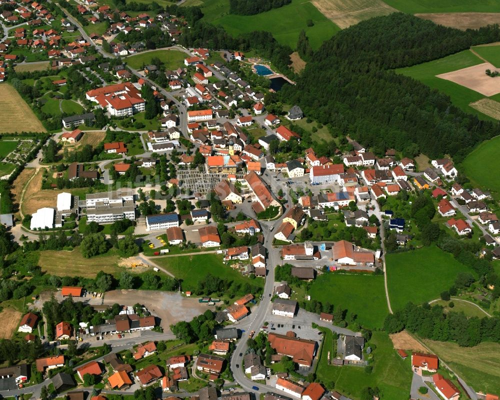 Luftbild Schwarzach - Ortsansicht am Rande von landwirtschaftlichen Feldern in Schwarzach im Bundesland Bayern, Deutschland