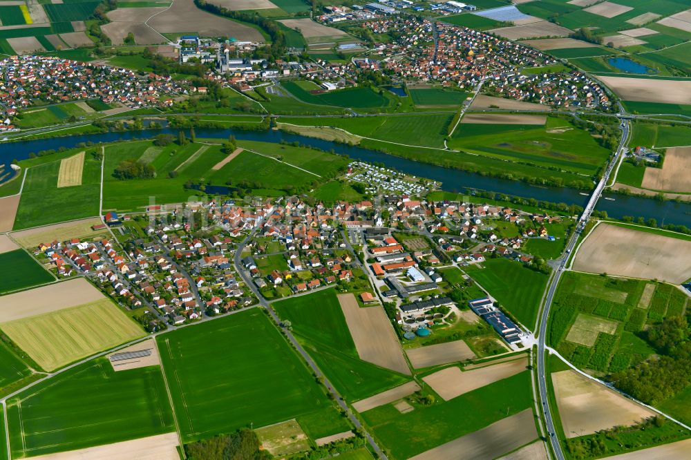 Luftaufnahme Schwarzenau - Ortsansicht am Rande von landwirtschaftlichen Feldern in Schwarzenau im Bundesland Bayern, Deutschland