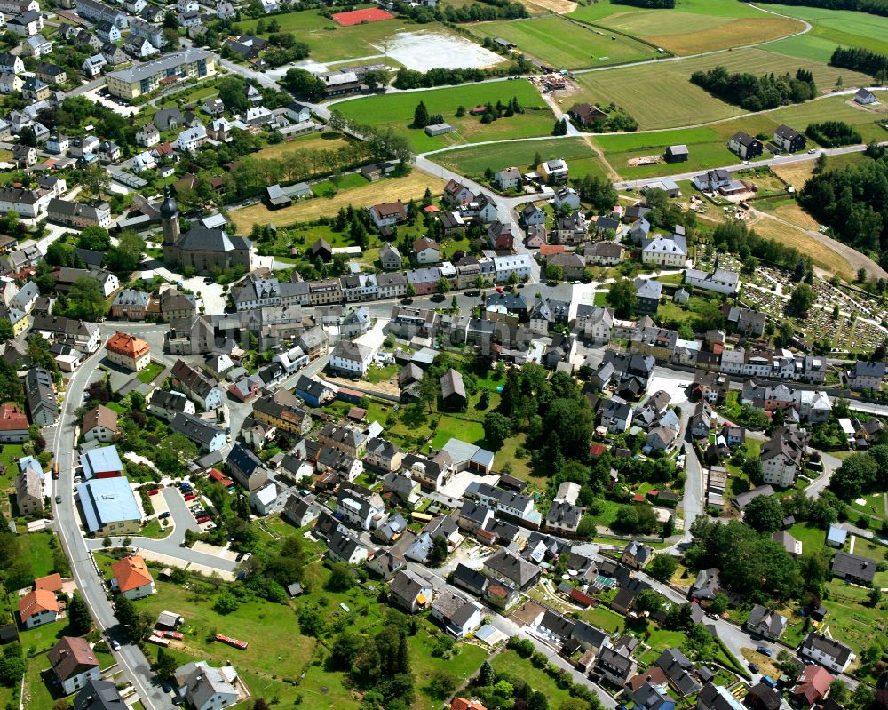 Luftaufnahme Schwarzenstein - Ortsansicht am Rande von landwirtschaftlichen Feldern in Schwarzenstein im Bundesland Bayern, Deutschland