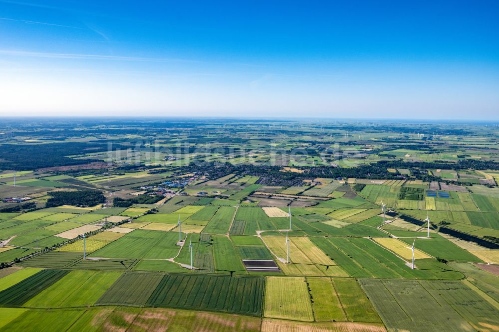 Luftaufnahme Süderlügum - Ortsansicht am Rande von landwirtschaftlichen Feldern in Süderlügum im Bundesland Schleswig-Holstein, Deutschland