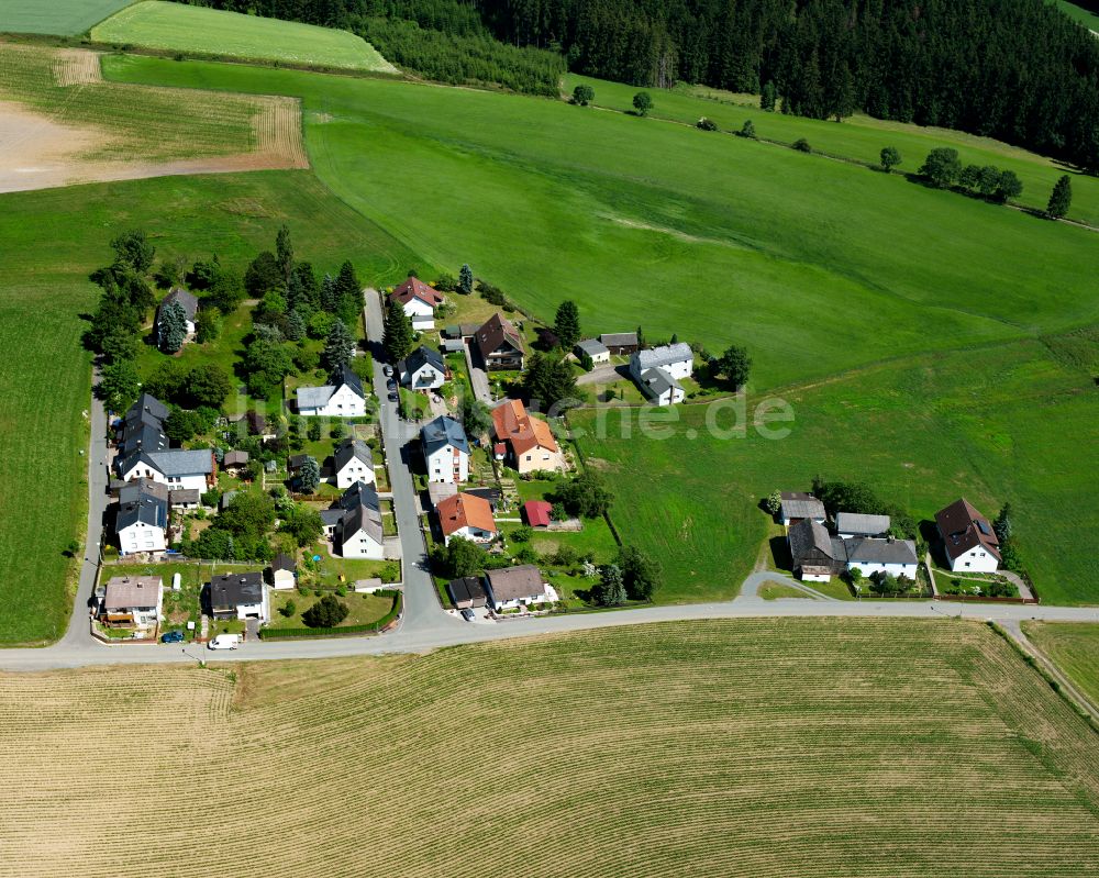 Luftaufnahme Selbitz - Ortsansicht am Rande von landwirtschaftlichen Feldern in Selbitz im Bundesland Bayern, Deutschland