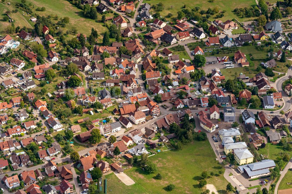 Luftaufnahme Sexau - Ortsansicht am Rande von landwirtschaftlichen Feldern in Sexau im Bundesland Baden-Württemberg, Deutschland