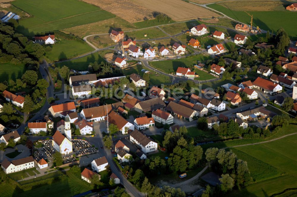 Luftbild Sielenbach - Ortsansicht am Rande von landwirtschaftlichen Feldern in Sielenbach im Bundesland Bayern, Deutschland