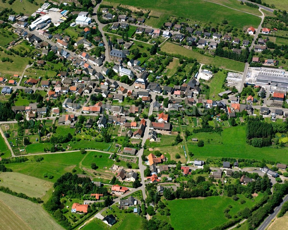 Luftaufnahme Sien - Ortsansicht am Rande von landwirtschaftlichen Feldern in Sien im Bundesland Rheinland-Pfalz, Deutschland