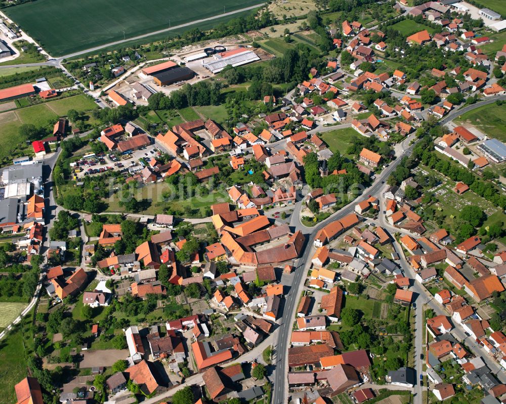 Silstedt von oben - Ortsansicht am Rande von landwirtschaftlichen Feldern in Silstedt im Bundesland Sachsen-Anhalt, Deutschland