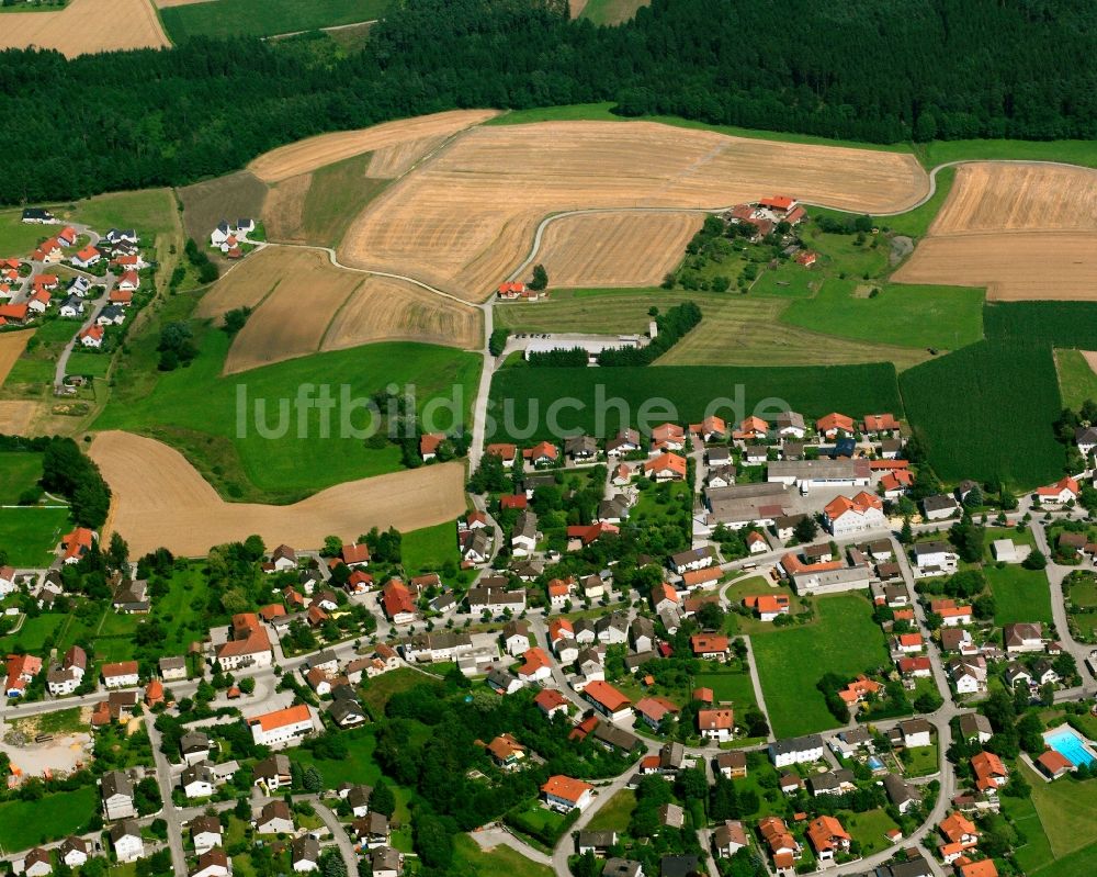 Luftbild Simbach - Ortsansicht am Rande von landwirtschaftlichen Feldern in Simbach im Bundesland Bayern, Deutschland