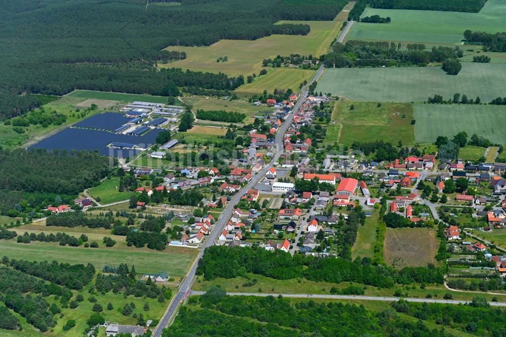 Luftbild Solpke - Ortsansicht am Rande von landwirtschaftlichen Feldern in Solpke im Bundesland Sachsen-Anhalt, Deutschland