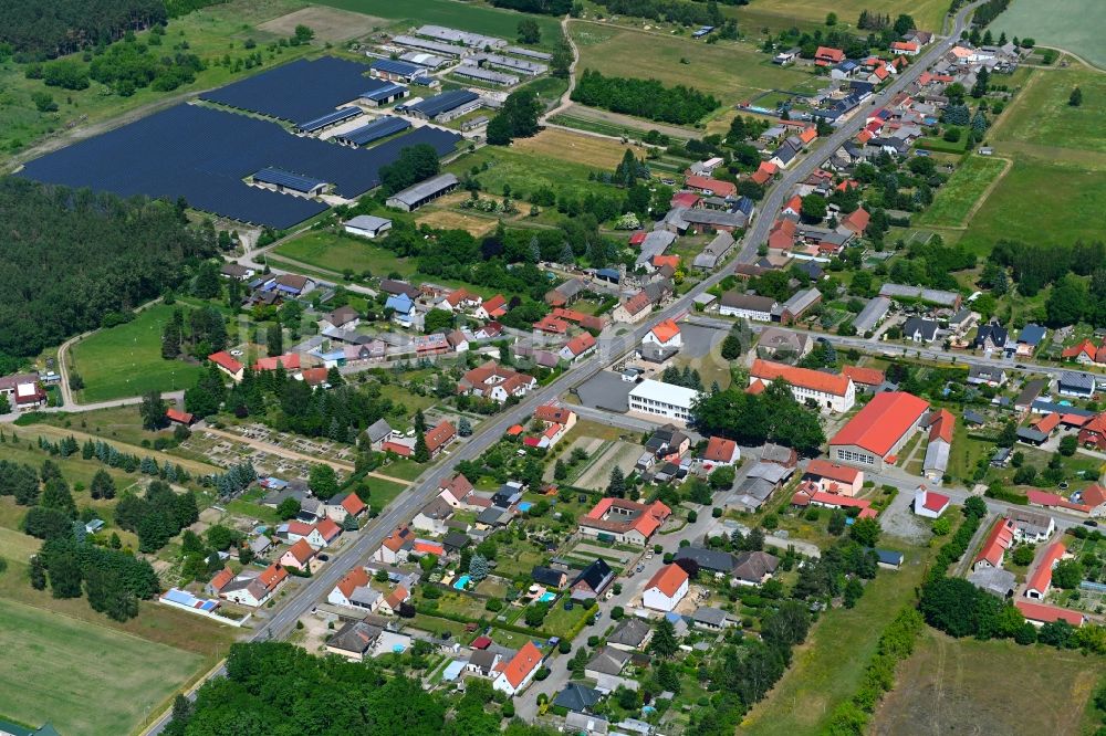 Luftaufnahme Solpke - Ortsansicht am Rande von landwirtschaftlichen Feldern in Solpke im Bundesland Sachsen-Anhalt, Deutschland