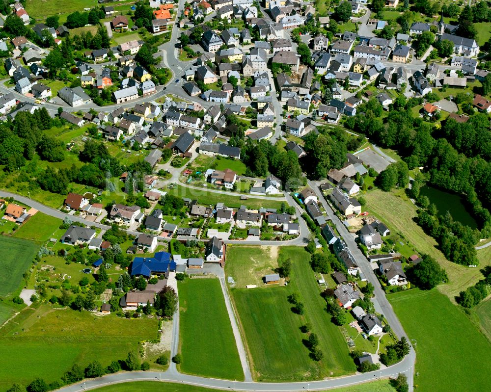 Luftaufnahme Sparneck - Ortsansicht am Rande von landwirtschaftlichen Feldern in Sparneck im Bundesland Bayern, Deutschland