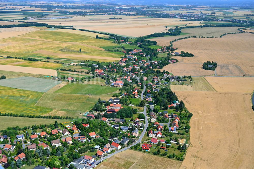 Spechtshausen von oben - Ortsansicht am Rande von landwirtschaftlichen Feldern in Spechtshausen im Bundesland Sachsen, Deutschland