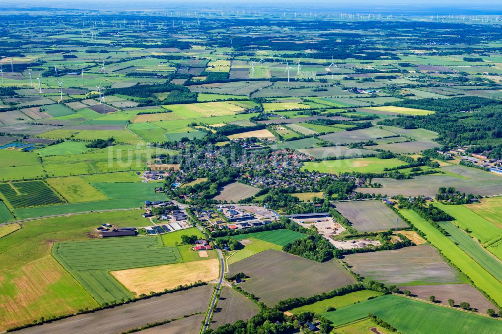 Luftbild Stadum - Ortsansicht am Rande von landwirtschaftlichen Feldern in Stadum im Bundesland Schleswig-Holstein, Deutschland