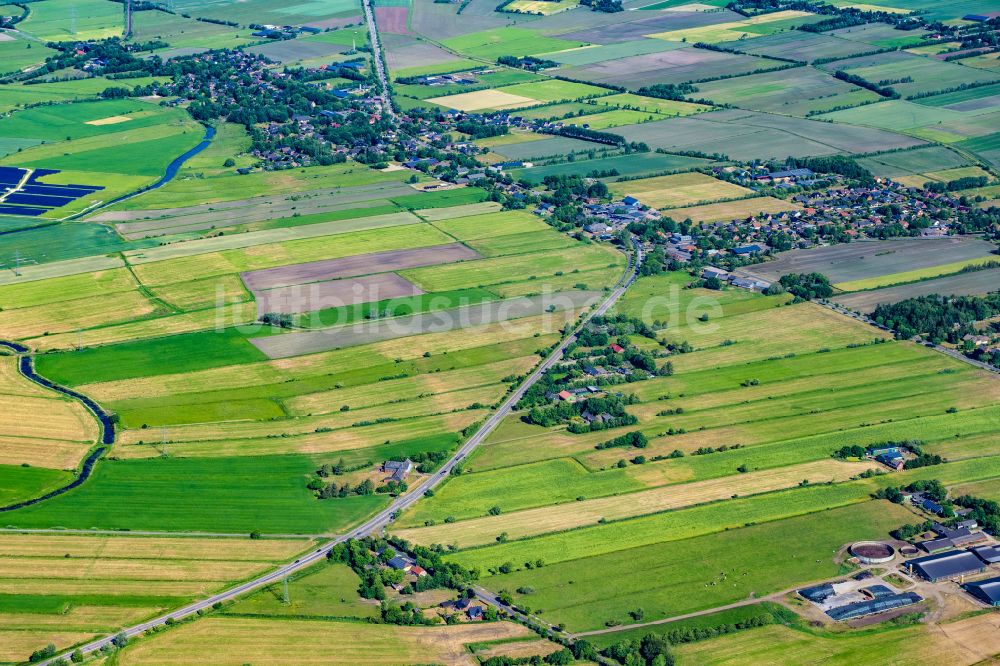 Luftbild Enge-Sande - Ortsansicht am Rande von landwirtschaftlichen Feldern Stedesand im Bundesland Schleswig-Holstein, Deutschland