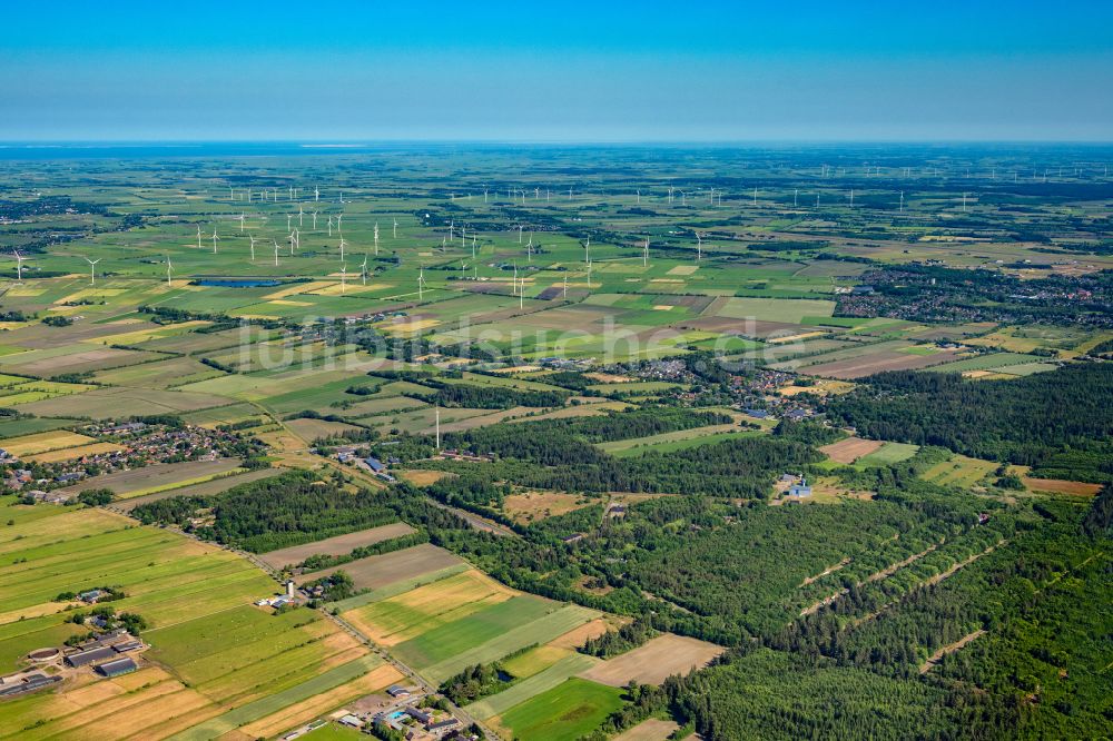 Luftaufnahme Enge-Sande - Ortsansicht am Rande von landwirtschaftlichen Feldern Stedesand im Bundesland Schleswig-Holstein, Deutschland