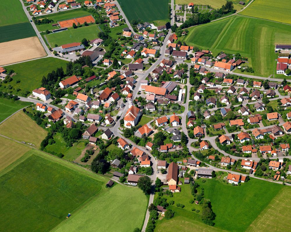 Luftaufnahme Steinhausen an der Rottum - Ortsansicht am Rande von landwirtschaftlichen Feldern in Steinhausen an der Rottum im Bundesland Baden-Württemberg, Deutschland