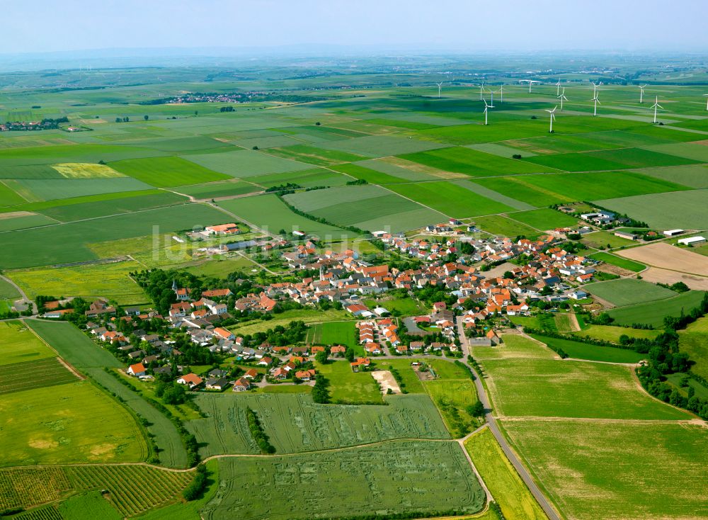 Stetten aus der Vogelperspektive: Ortsansicht am Rande von landwirtschaftlichen Feldern in Stetten im Bundesland Rheinland-Pfalz, Deutschland